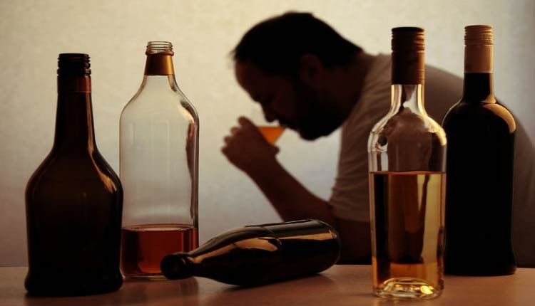 L'alcool soulage-t-il vraiment l'anxiété ? Mécanismes de l'anxiété post-consommation et alternatives saines